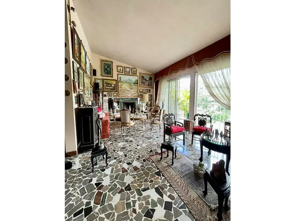 Se vende casa 311m2 Prados del Este 5137 - 5