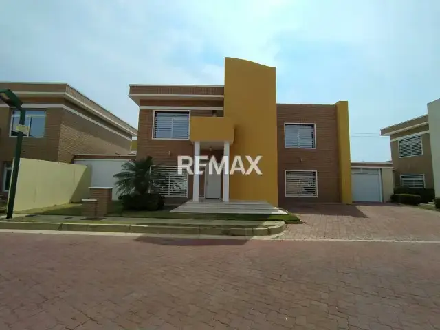 TownHouse en Alquiler, Conjunto Residencial Villas Paraiso.