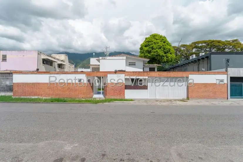 Casa (Duplex) en Venta en Chuao, Distrito Metropolitano
