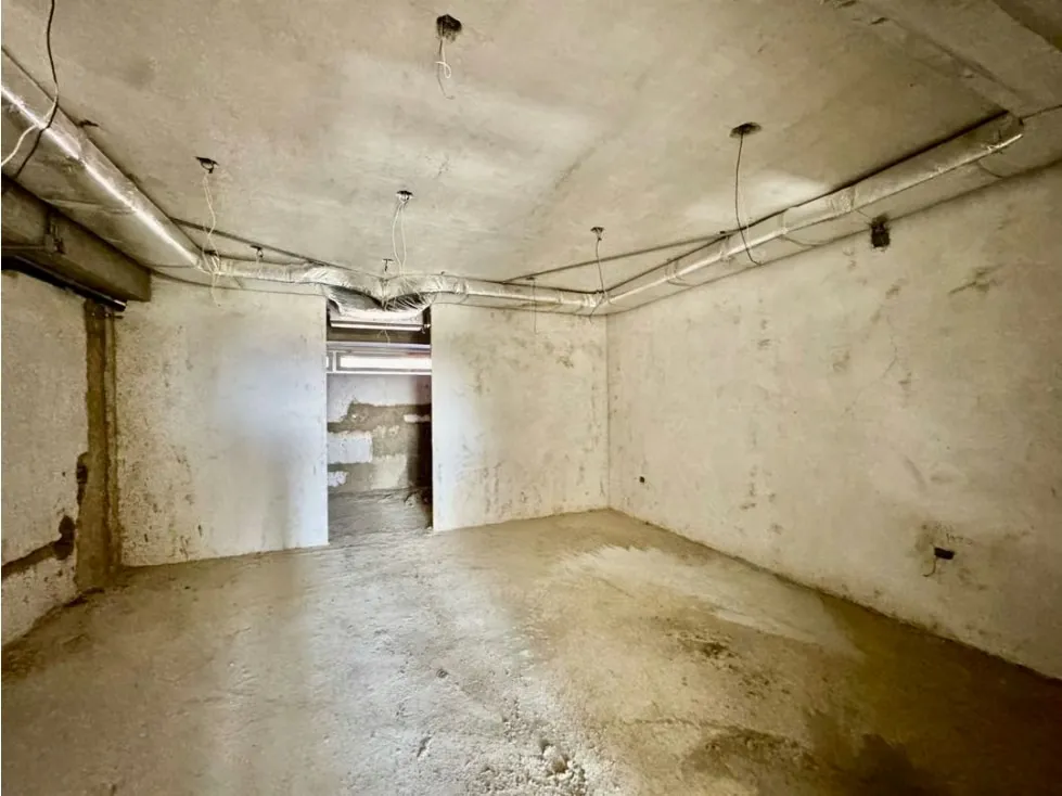 Se vende PB 851m2 4h+2s+ch/6b/5p Altamira - 5