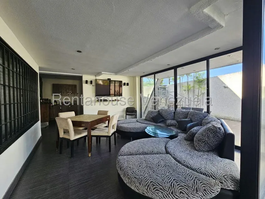 Casa (Multipes Niveles) en Venta en Los Naranjos del Cafetal, Distrito Metropolitano - 23