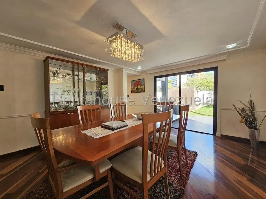 Casa (Multipes Niveles) en Venta en Los Naranjos del Cafetal, Distrito Metropolitano - 25
