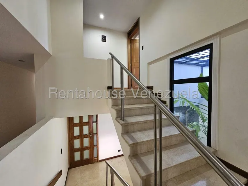 Casa (Multipes Niveles) en Venta en Los Naranjos del Cafetal, Distrito Metropolitano - 32