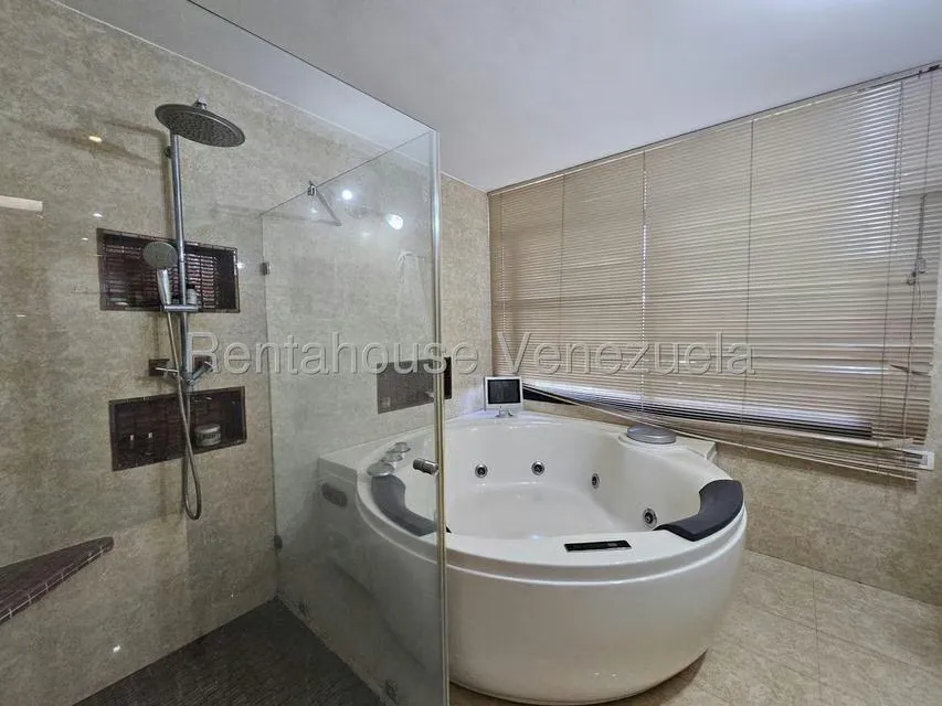 Casa (Multipes Niveles) en Venta en Los Naranjos del Cafetal, Distrito Metropolitano - 37