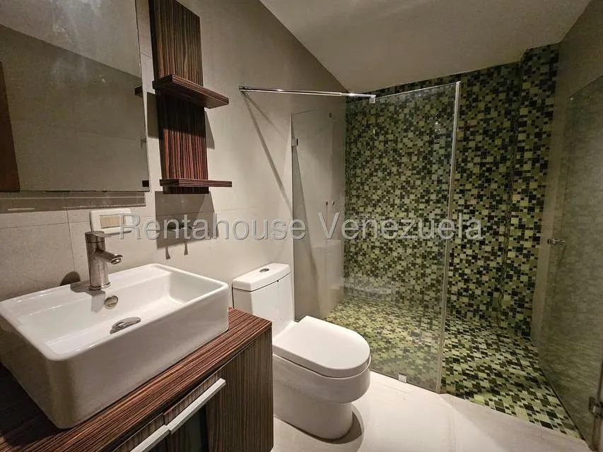 Casa (Multipes Niveles) en Venta en Los Naranjos del Cafetal, Distrito Metropolitano - 43