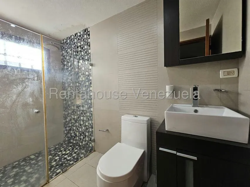 Casa (Multipes Niveles) en Venta en Los Naranjos del Cafetal, Distrito Metropolitano - 51