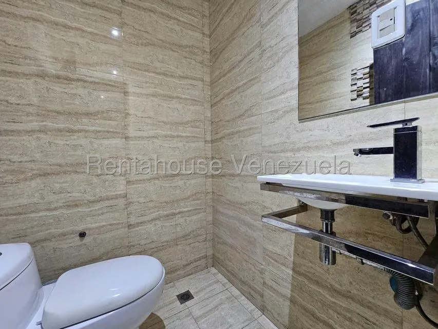 Casa (Multipes Niveles) en Venta en Los Naranjos del Cafetal, Distrito Metropolitano - 72