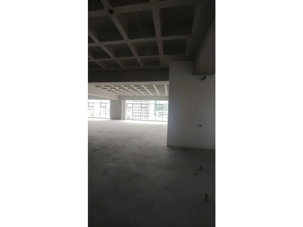 Se alquila Oficina 135m² Las Mercedes - 2