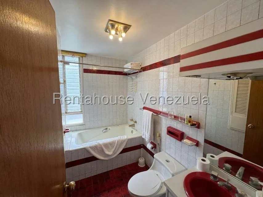 Apartamento (1 Nivel) en Venta en La Florida, Distrito Metropolitano - 32