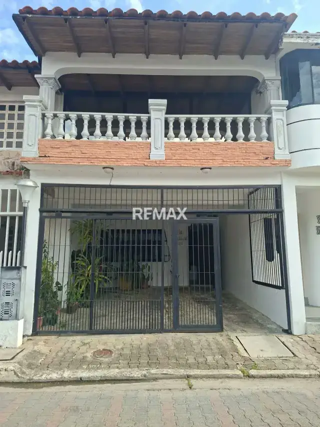 SE VENDE CASA EN URB. PARQUESERINO SAN DIEGO