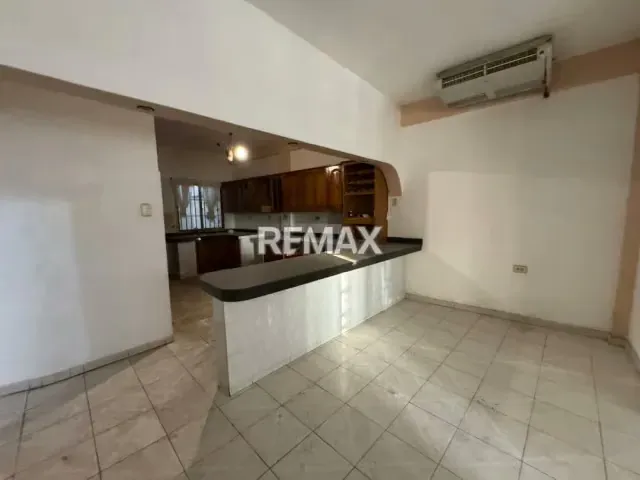 En Venta Edificio Comercial y Residencial Calle Garcés con Bolivia centro de Punto Fijo - 13