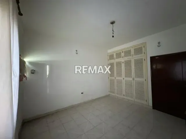 En Venta Edificio Comercial y Residencial Calle Garcés con Bolivia centro de Punto Fijo - 17