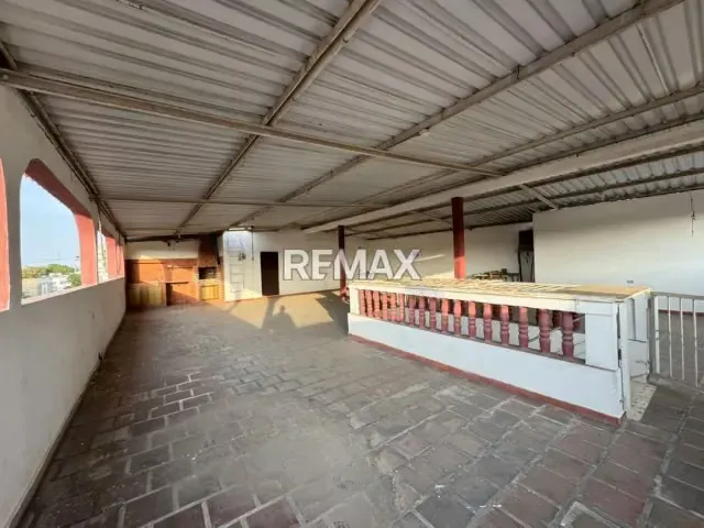 En Venta Edificio Comercial y Residencial Calle Garcés con Bolivia centro de Punto Fijo - 18