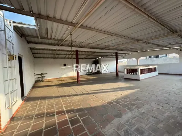 En Venta Edificio Comercial y Residencial Calle Garcés con Bolivia centro de Punto Fijo - 19
