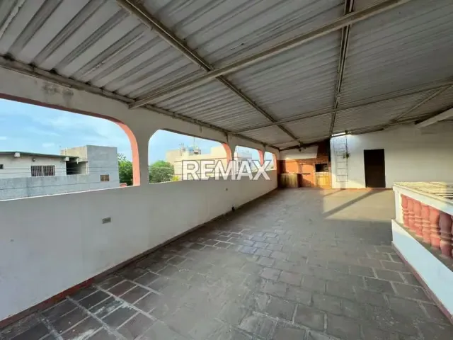 En Venta Edificio Comercial y Residencial Calle Garcés con Bolivia centro de Punto Fijo - 20
