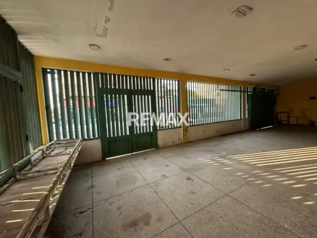 En Venta Edificio Comercial y Residencial Calle Garcés con Bolivia centro de Punto Fijo - 3