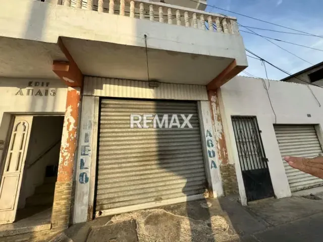 En Venta Edificio Comercial y Residencial Calle Garcés con Bolivia centro de Punto Fijo - 6