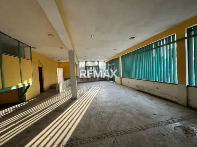 En Venta Edificio Comercial y Residencial Calle Garcés con Bolivia centro de Punto Fijo - 8