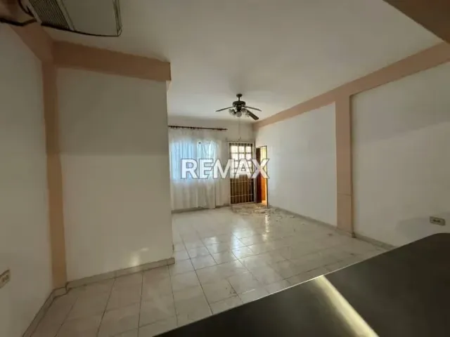 En Venta Edificio Comercial y Residencial Calle Garcés con Bolivia centro de Punto Fijo - 9