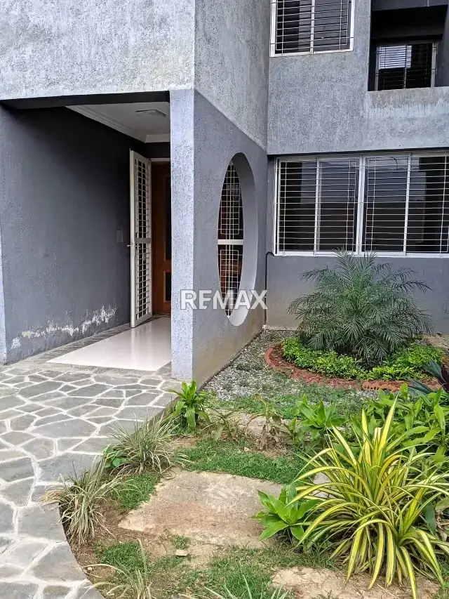 Se vende Apartamento en Altos del Manantial con Pozo de Agua