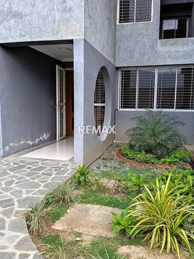 Se vende Apartamento en Altos del Manantial con Pozo de Agua