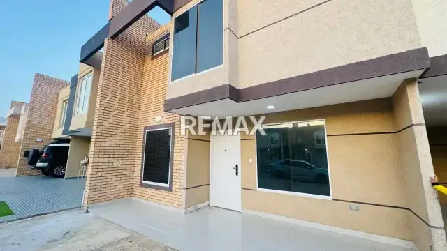 Townhouse En Alquiler, Puerta Maraven.