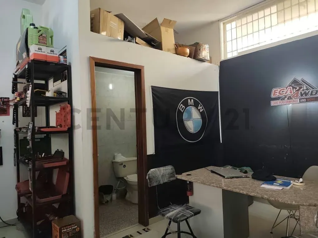 En Venta Local Comercial de Diseño y Ubicación Premium. Av. Principal, El Limón. - 5