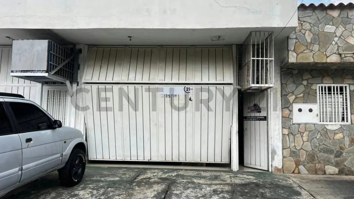 En Venta Local Comercial de Diseño y Ubicación Premium. Av. Principal, El Limón. - 8