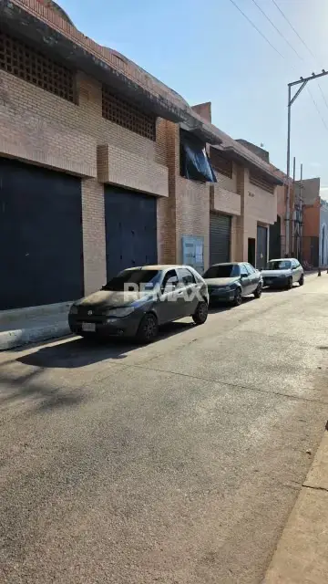 EN VENTA LOCAL DE DOS NIVELES EN LA CANDELARIA VALENCIA