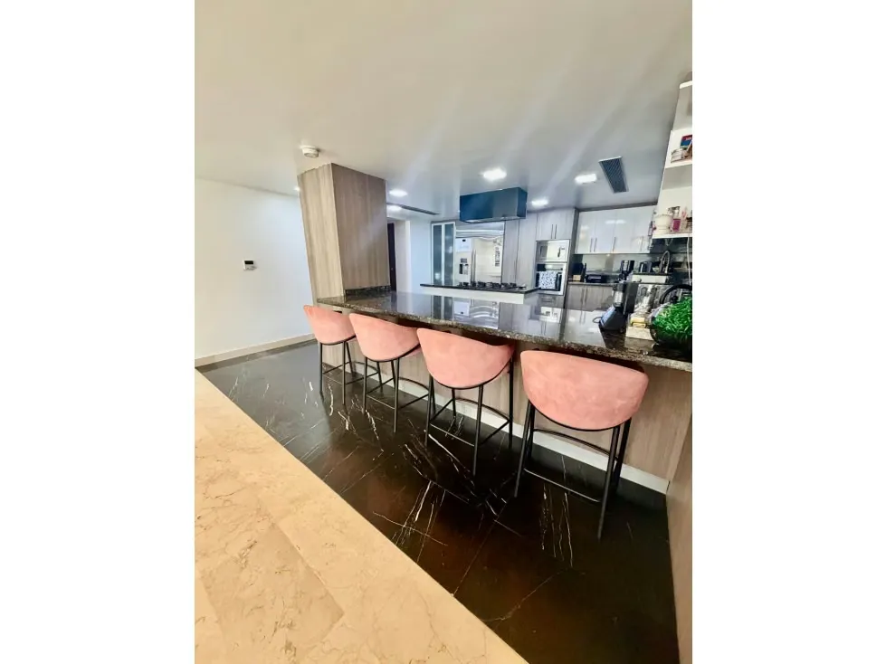 Se vende Ph en calle cerrada 383m2 Los Naranjos de las Mercedes 4695 - 5