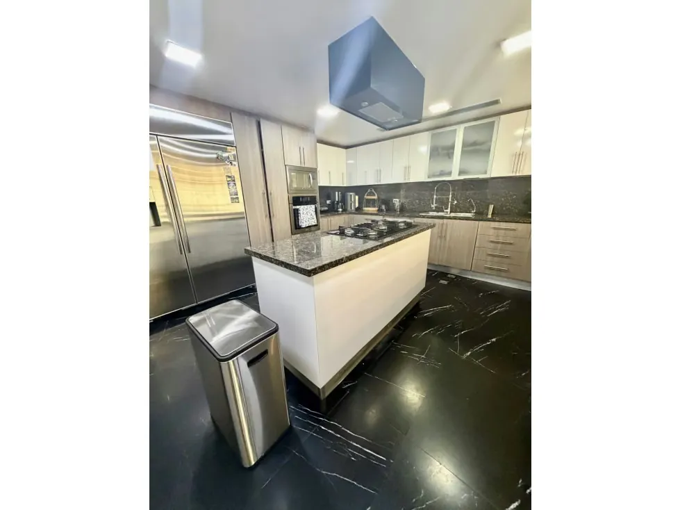 Se vende Ph en calle cerrada 383m2 Los Naranjos de las Mercedes 4695 - 6