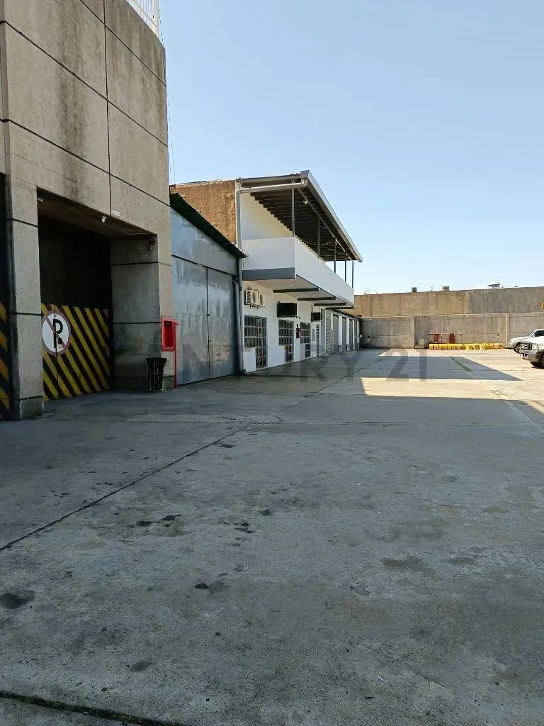 Galpones y oficinas en alquiler - 4