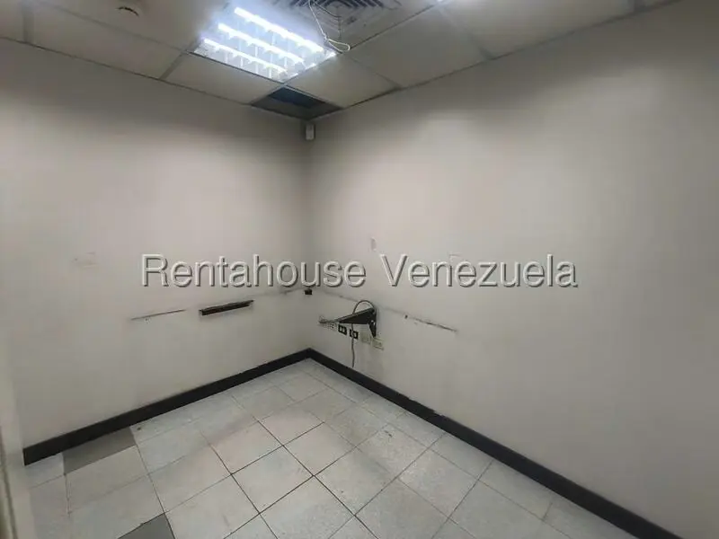 Comercial (Local Comercial) en Venta en Flor Amarillo, Carabobo - 11