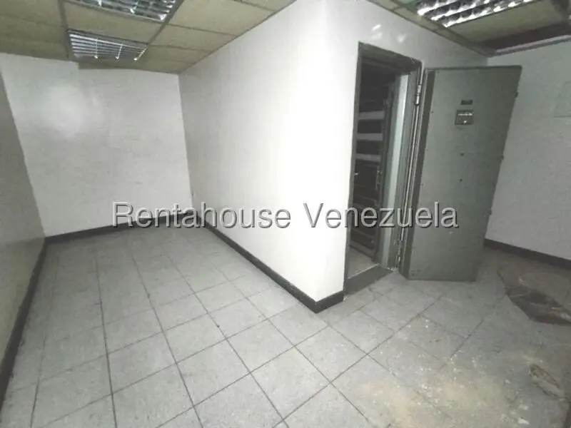 Comercial (Local Comercial) en Venta en Flor Amarillo, Carabobo - 13
