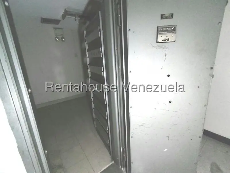 Comercial (Local Comercial) en Venta en Flor Amarillo, Carabobo - 14