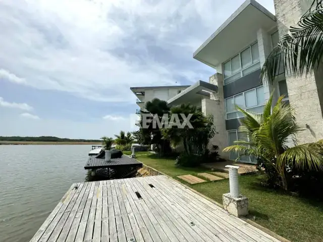 EN VENTA TOHWNHOUSE, EN PUERTO MORROCOY, CONJUNTO RESIDENCIAL DE DATA RECIENTE Y EXCLUSIVA