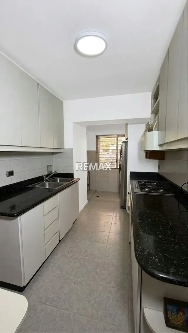 Amplio Apartamento en Venta Urb El Bosque Res Isla los Roques Piso 1 - 13