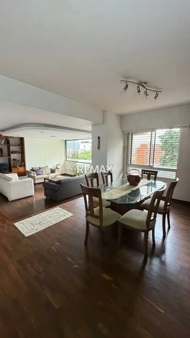 Amplio Apartamento en Venta Urb El Bosque Res Isla los Roques Piso 1 - 20
