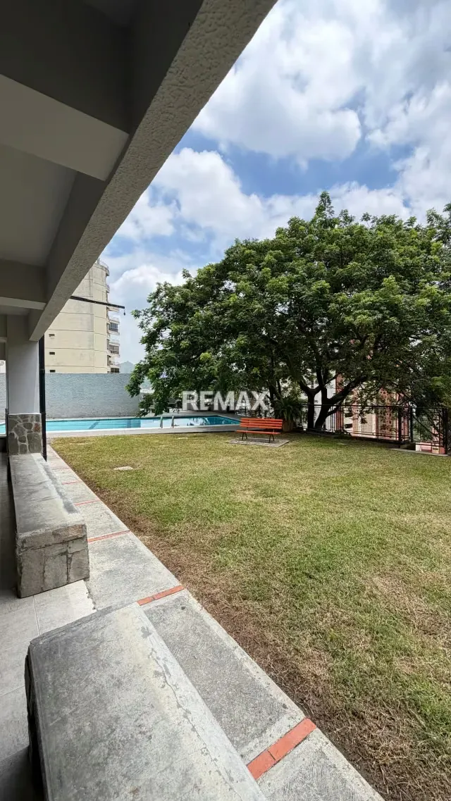 Amplio Apartamento en Venta Urb El Bosque Res Isla los Roques Piso 1 - 5