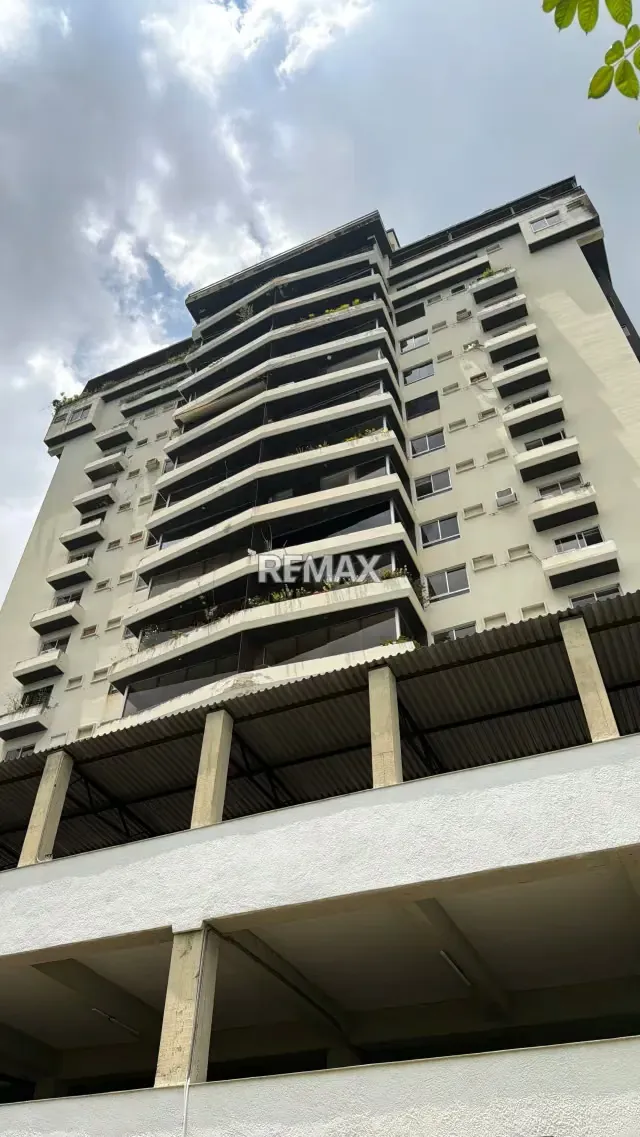 Amplio Apartamento en Venta Urb El Bosque Res Isla los Roques Piso 1 - 7