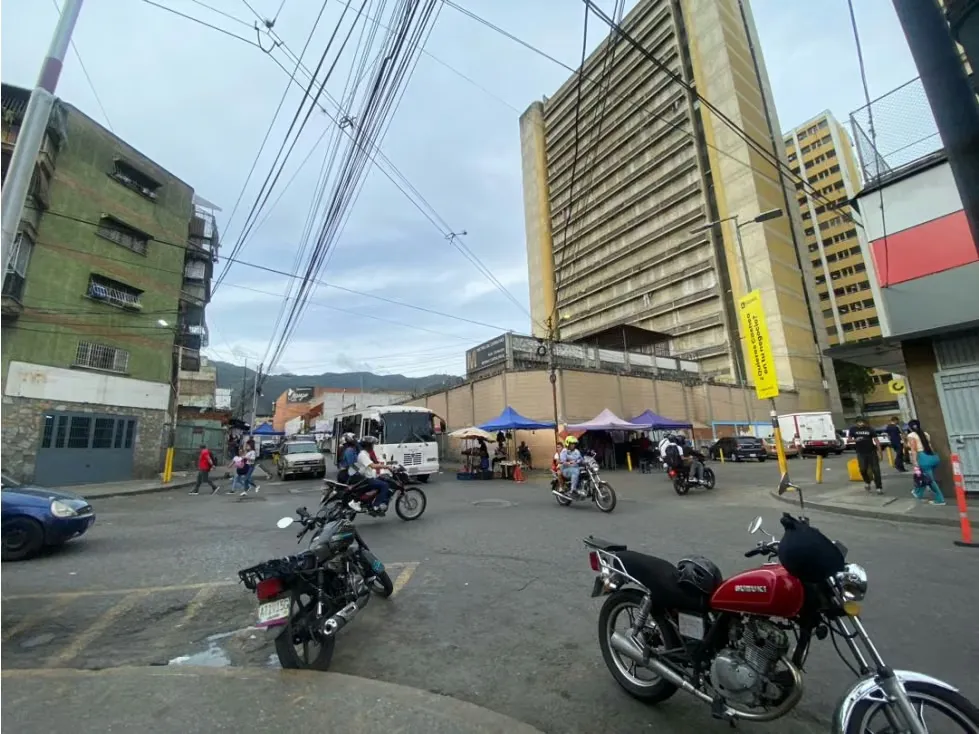 Venta de local Comercial en Catia 200 m2.Cerca del Boulevard 250000$ - 14