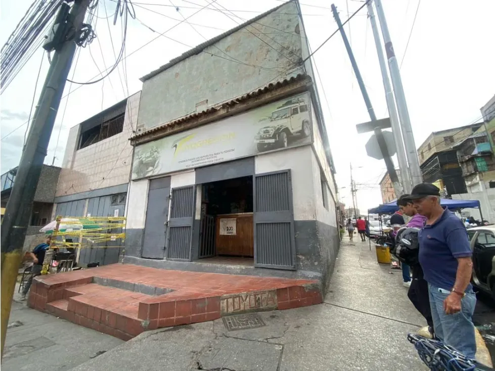 Venta de local Comercial en Catia 200 m2.Cerca del Boulevard 250000$ - 3
