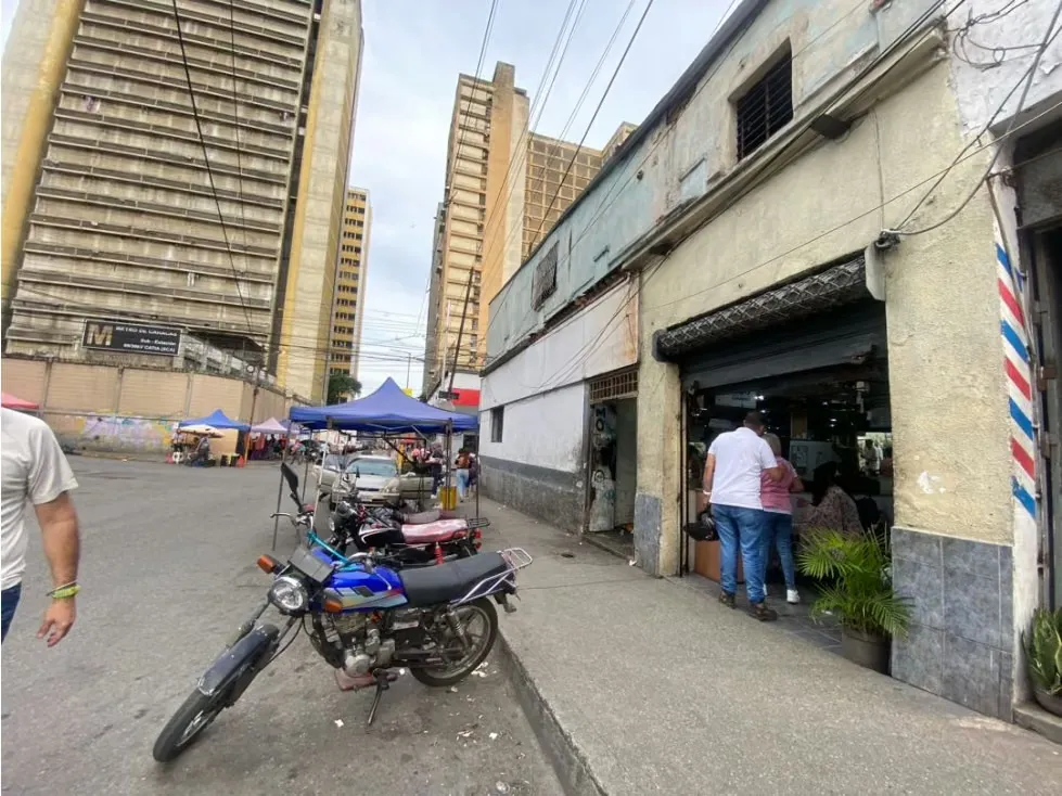 Venta de local Comercial en Catia 200 m2.Cerca del Boulevard 250000$ - 5