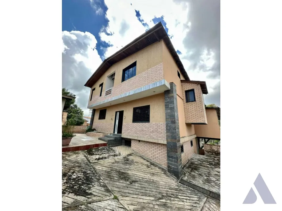 Vendo quinta 392m2 Lomas del Halcon 5345