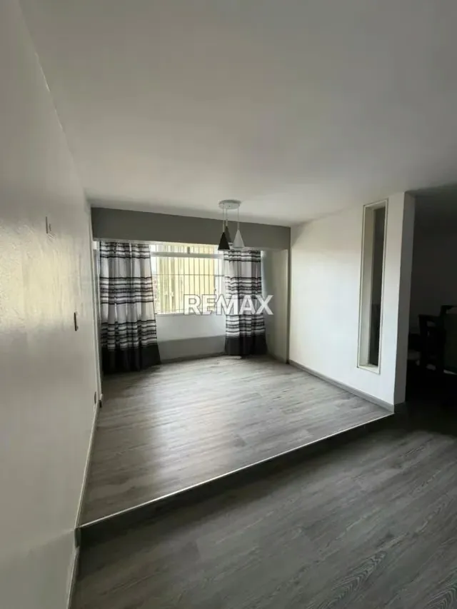 EN VENTA: Exclusivo Apartamento en Plena Avenida Lara - 2
