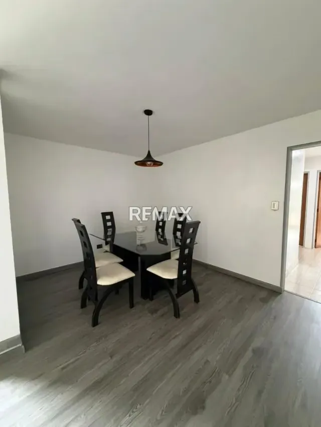 EN VENTA: Exclusivo Apartamento en Plena Avenida Lara - 3