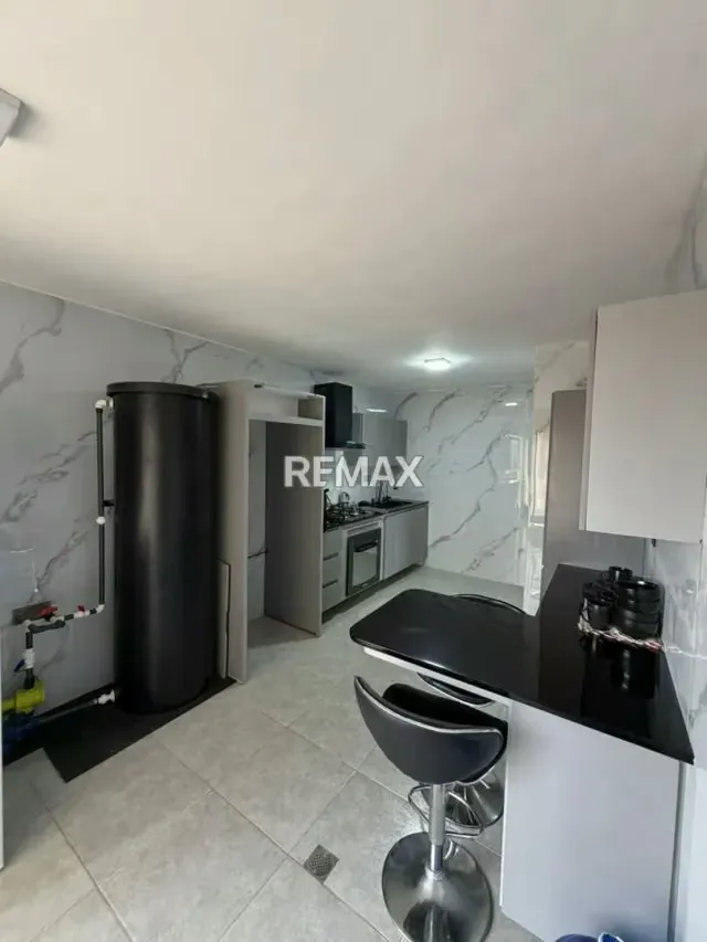 EN VENTA: Exclusivo Apartamento en Plena Avenida Lara - 5