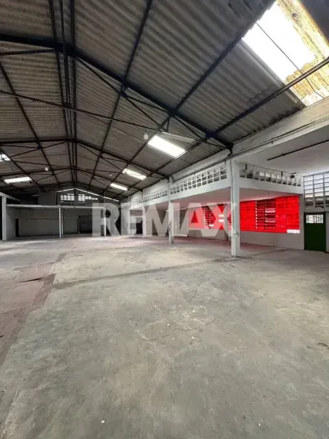SE VENDE GALPON EN ZONA INDUSTRIAL LAS LOMAS - 8