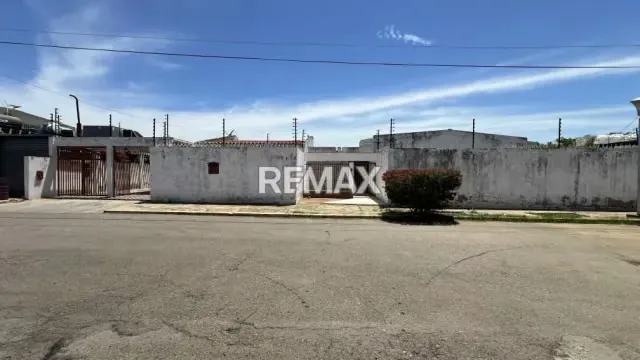 CASA EN CALLE CERRADA EN URBANIZACION CANTA CLARO - 7