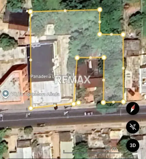 TERRENO CON CASAS Y LOCALES EN CABIMAS AV CUMANA